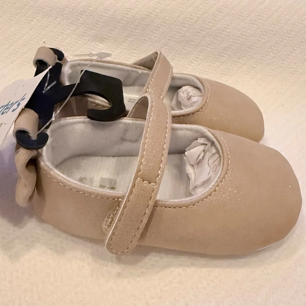 Carter’s Child of Mine infant girl Mary Jane crib shoes size 0-3 months
